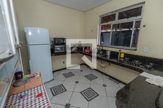 Cozinha de casa à venda com 3 quartos, 230m² em Heliópolis, Belo Horizonte