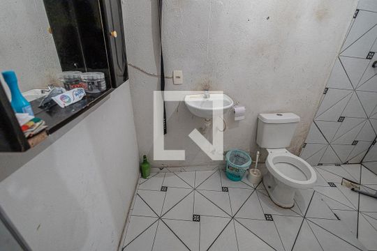 Banheiro da suite de casa à venda com 3 quartos, 230m² em Heliópolis, Belo Horizonte