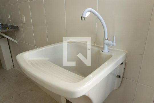Cozinha e Área de Serviço de apartamento para alugar com 2 quartos, 51m² em Samambaia Sul (samambaia), Brasília