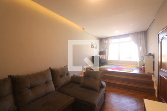 Casa à venda com 3 quartos, 200m² em Vila Barbosa, São Paulo