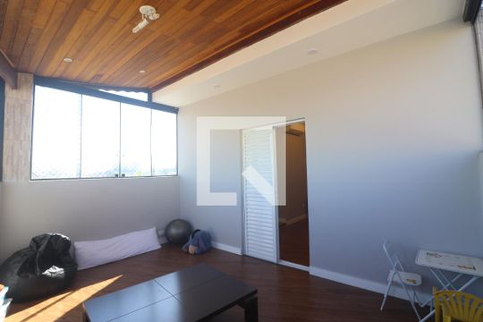 Sacada Quarto 1  de casa à venda com 3 quartos, 200m² em Vila Barbosa, São Paulo