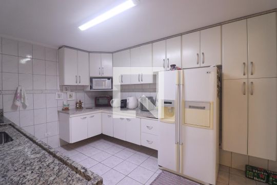Cozinha  de casa à venda com 3 quartos, 200m² em Vila Barbosa, São Paulo