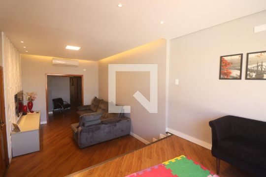 Sala  de casa à venda com 3 quartos, 200m² em Vila Barbosa, São Paulo