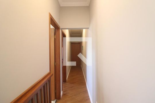 Corredor de casa à venda com 3 quartos, 200m² em Vila Barbosa, São Paulo