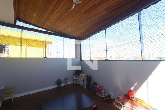 Sacada Quarto 1  de casa à venda com 3 quartos, 200m² em Vila Barbosa, São Paulo