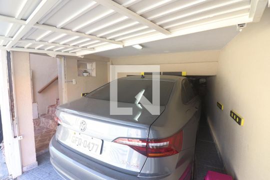Garagem de casa à venda com 3 quartos, 200m² em Vila Barbosa, São Paulo