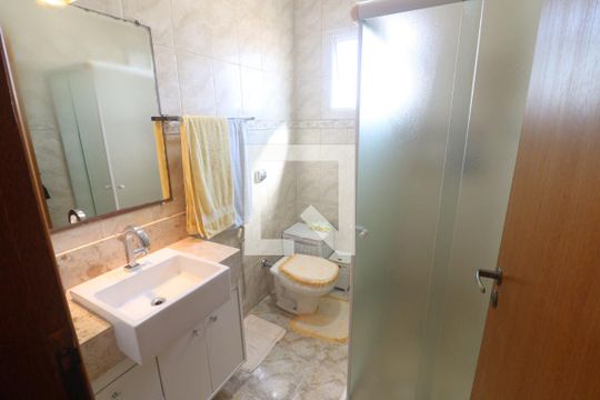 Banheiro  de casa à venda com 3 quartos, 200m² em Vila Barbosa, São Paulo