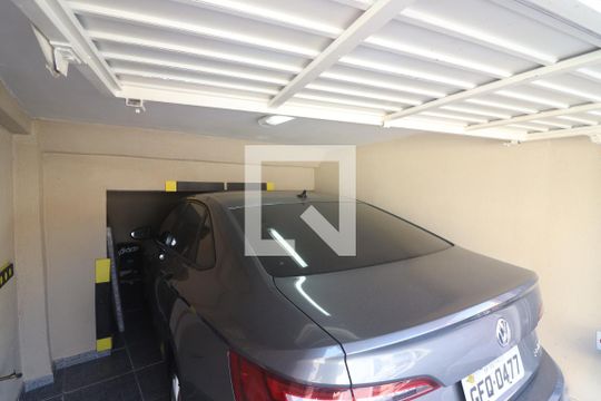 Garagem de casa à venda com 3 quartos, 200m² em Vila Barbosa, São Paulo