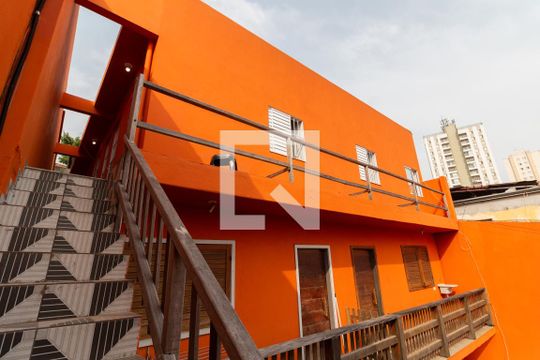 Fachada de casa para alugar com 1 quarto, 30m² em Jardim Esmeralda, São Paulo