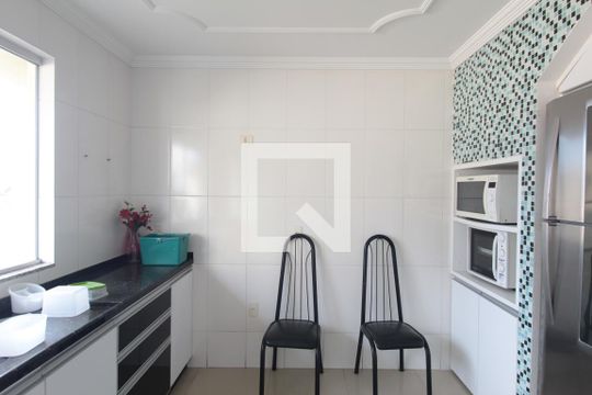 Cozinha de casa para alugar com 3 quartos, 125m² em Etelvina Carneiro, Belo Horizonte