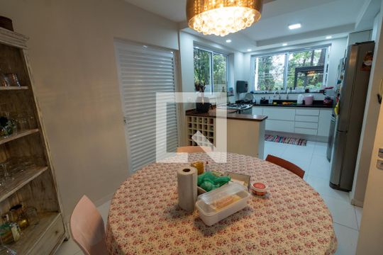Cozinha de casa à venda com 4 quartos, 323m² em Vila Sonia, São Paulo