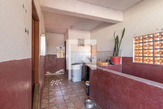 Área de serviço de casa à venda com 3 quartos, 120m² em São Pedro, Osasco