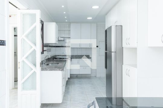 Cozinha  de apartamento à venda com 4 quartos, 204m² em Vila Galvão, Guarulhos