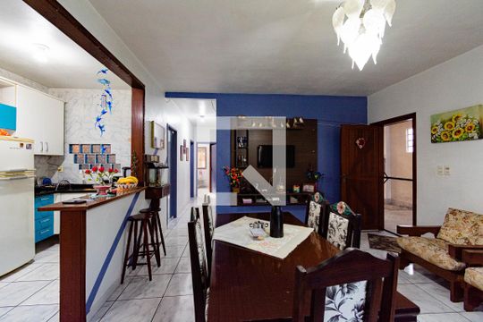 sala de casa à venda com 7 quartos, 280m² em Bairro Fátima, Canoas