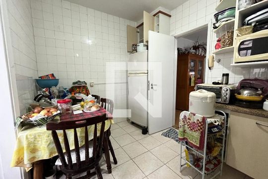 Cozinha  de apartamento à venda com 2 quartos, 80m² em Vila Paulista, São Paulo
