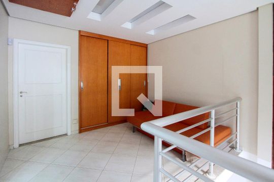 Sala intima de casa de condomínio à venda com 4 quartos, 1700m² em Itanhangá, Rio de Janeiro