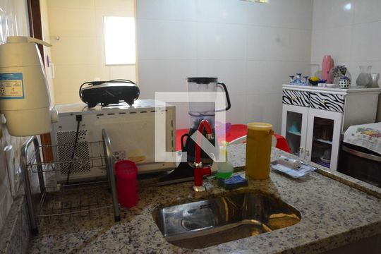 Cozinha de casa para alugar com 1 quarto, 65m² em Jardim das Margaridas, Salvador
