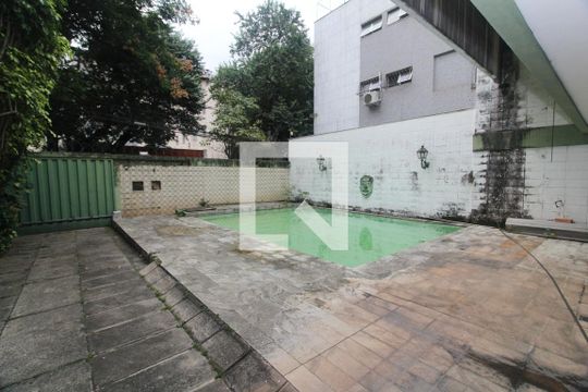 Piscina de casa para alugar com 3 quartos, 468m² em Sion, Belo Horizonte