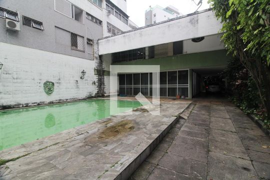 Piscina de casa para alugar com 3 quartos, 468m² em Sion, Belo Horizonte