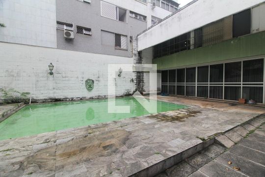 Piscina de casa para alugar com 3 quartos, 468m² em Sion, Belo Horizonte