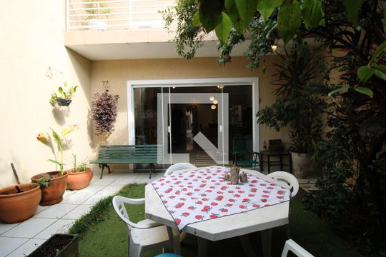 Quintal  de casa à venda com 3 quartos, 175m² em Vila Ipojuca, São Paulo