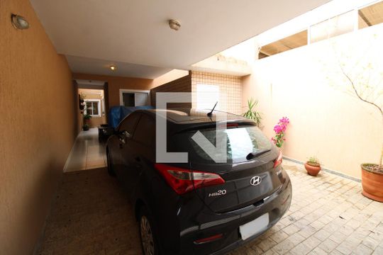 Garagem  de casa à venda com 3 quartos, 175m² em Vila Ipojuca, São Paulo