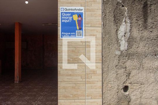 Placa na Fachada de casa para alugar com 3 quartos, 250m² em Vila Carmosina, São Paulo