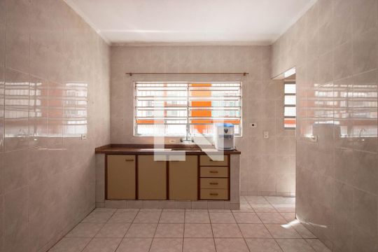 Cozinha de casa para alugar com 3 quartos, 250m² em Vila Carmosina, São Paulo