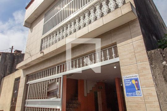 Fachada de casa para alugar com 3 quartos, 250m² em Vila Carmosina, São Paulo