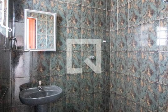 Banheiro da Suíte de casa para alugar com 3 quartos, 250m² em Vila Carmosina, São Paulo