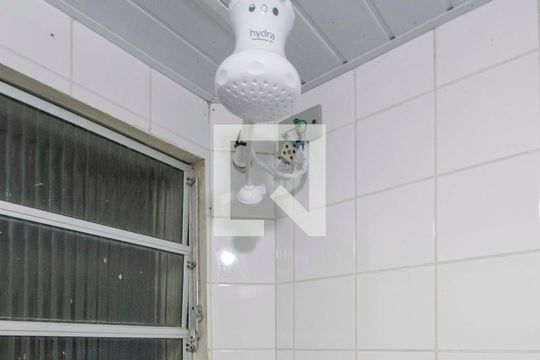 Banheiro de apartamento à venda com 2 quartos, 48m² em Estância Velha, Canoas