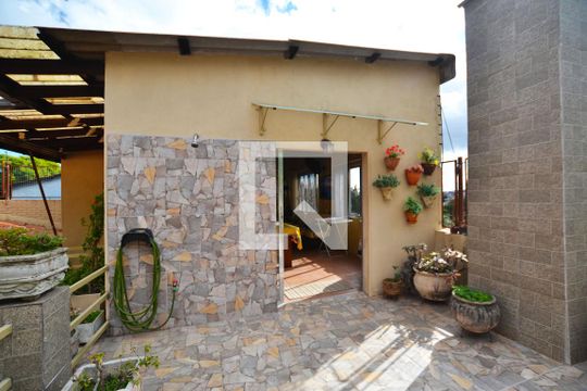  Piscina de casa à venda com 3 quartos, 187m² em Santa Tereza, Porto Alegre