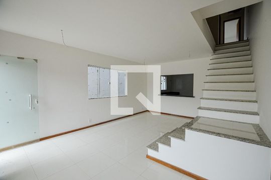 Sala de casa à venda com 3 quartos, 130m² em Engenho do Mato, Niterói