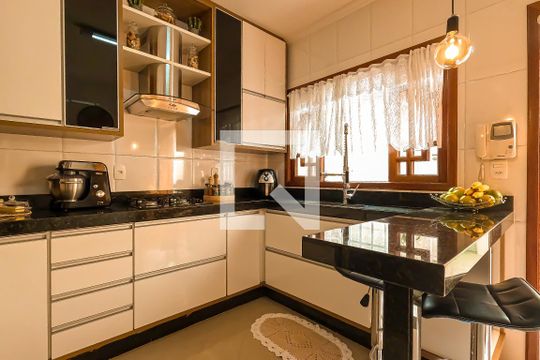 Cozinha de casa à venda com 5 quartos, 180m² em Jardim Paraventi, Guarulhos