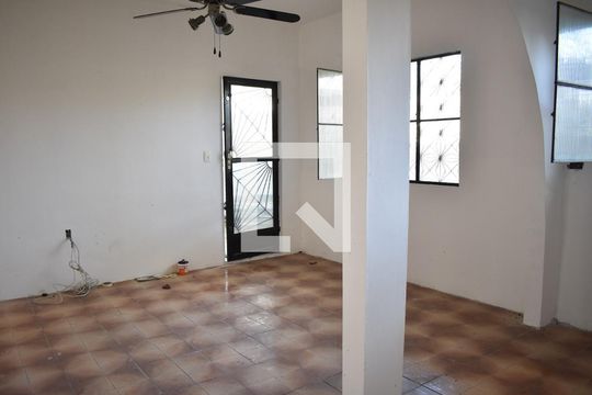 Sala de casa à venda com 2 quartos, 180m² em Campo Grande, Rio de Janeiro
