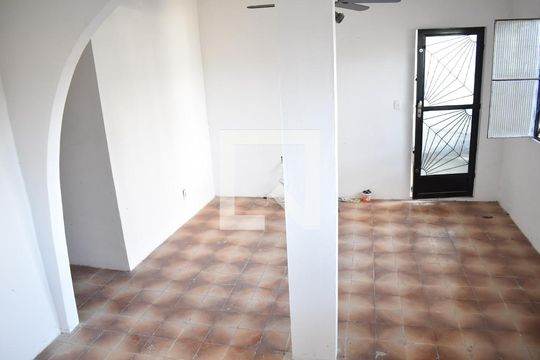 Sala de casa à venda com 2 quartos, 180m² em Campo Grande, Rio de Janeiro