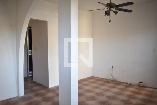 Sala de casa à venda com 2 quartos, 180m² em Campo Grande, Rio de Janeiro