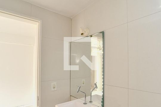 Banheiro de apartamento para alugar com 1 quarto, 31m² em Bela Vista, Porto Alegre