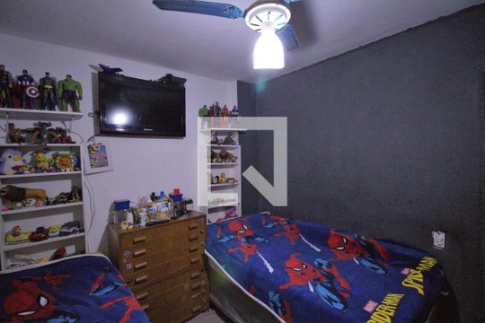 Quarto 2 de apartamento para alugar com 2 quartos, 55m² em Jardim Alcântara, São Gonçalo
