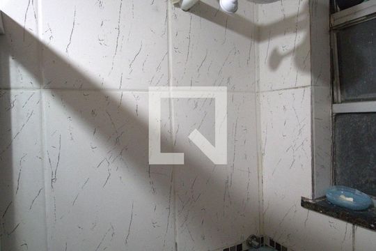 Banheiro de apartamento para alugar com 2 quartos, 55m² em Jardim Alcântara, São Gonçalo