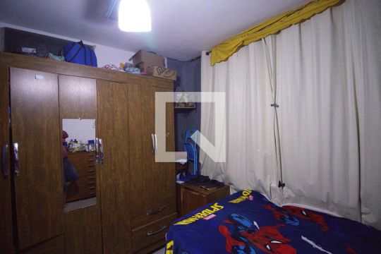 Quarto 2 de apartamento para alugar com 2 quartos, 55m² em Jardim Alcântara, São Gonçalo