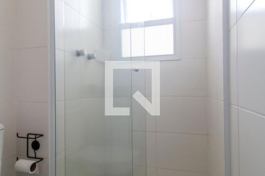 Banheiro de apartamento para alugar com 1 quarto, 51m² em Empresarial 18 do Forte, Barueri