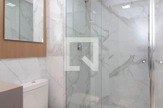 Banheiro de apartamento à venda com 1 quarto, 62m² em Santa Efigênia, São Paulo