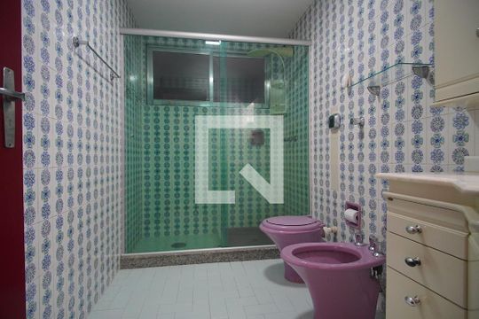 Banheiro de apartamento à venda com 2 quartos, 120m² em Centro, São Leopoldo