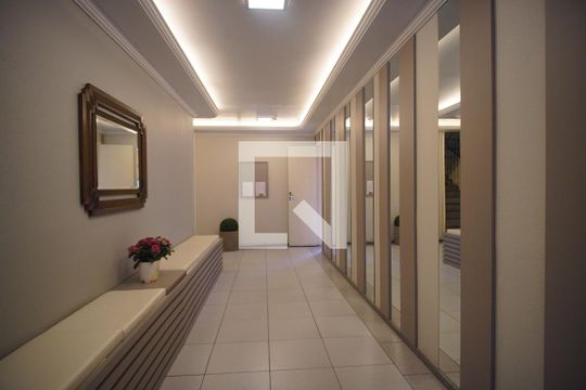 Hall de entrada de apartamento à venda com 2 quartos, 120m² em Centro, São Leopoldo