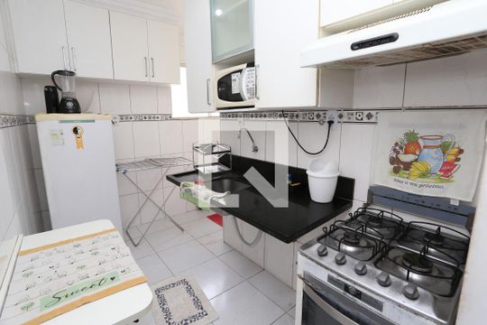 Cozinha de apartamento para alugar com 2 quartos, 49m² em Nova Brasília, Salvador