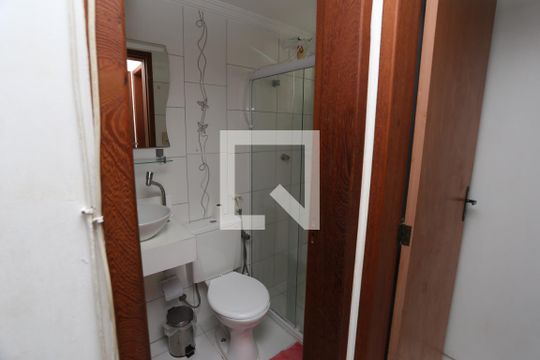 Banheiro de apartamento para alugar com 2 quartos, 49m² em Nova Brasília, Salvador