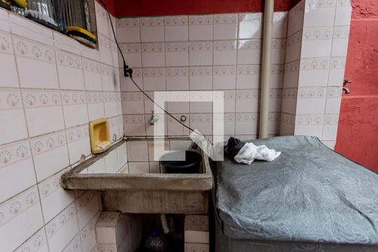 Lavanderia de casa à venda com 2 quartos, 384m² em Parque Bristol, São Paulo