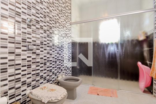 Banheiro da Suíte 1 de casa à venda com 3 quartos, 159m² em Jardim Flor da Montanha, Guarulhos