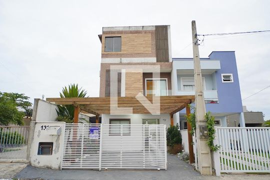 Fachada de casa para alugar com 3 quartos, 170m² em São João do Rio Vermelho, Florianópolis